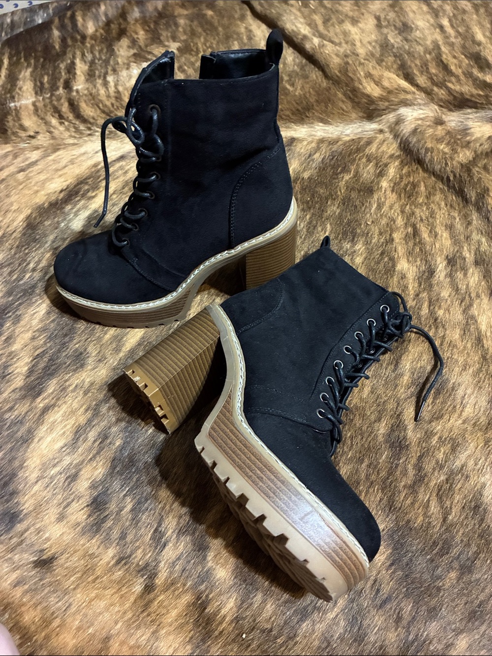 Olivia Miller heeled boots in size 9